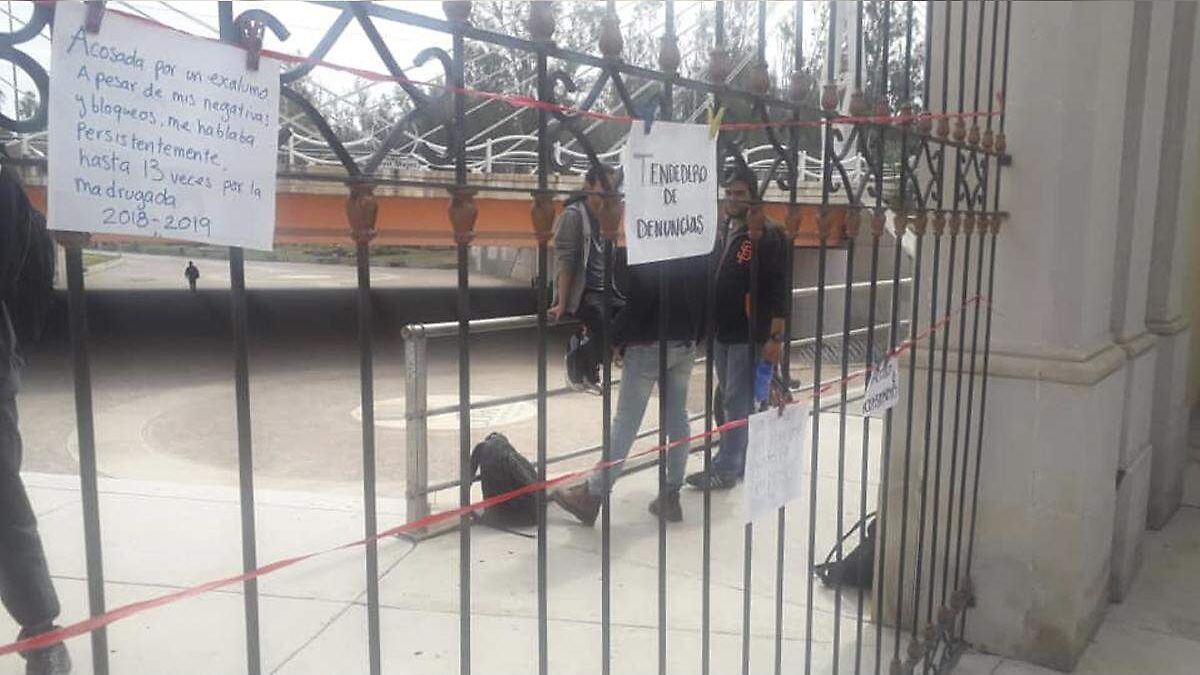 51 WEB [VIDEO] Alumnas de la UJED denuncian situaciones de acoso; profesor quita hojas